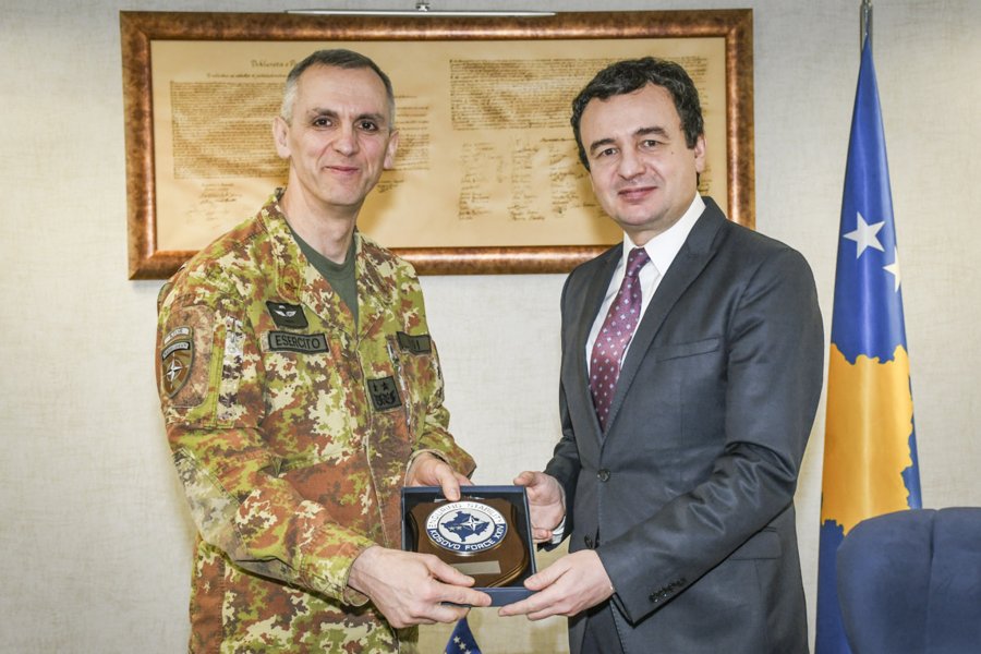 Kurti deklarohet për takimin me komandantin e KFOR-it