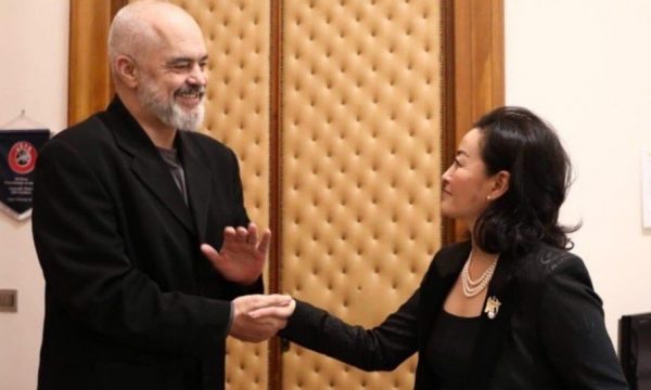 Ambasadorja amerikane citon kryeministrin Rama