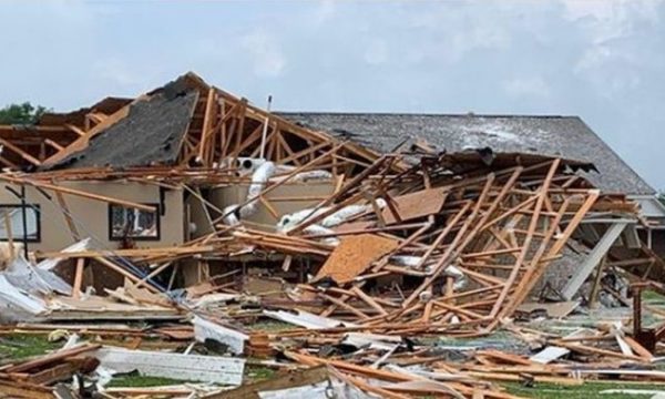 Tornado në SHBA, gjashtë të vdekur nga