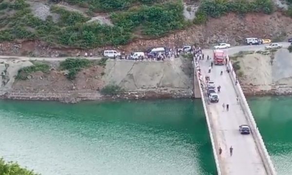 Nxirret nga uji trupi i pajetë i 37- vjeçarit që ra me kamion në liqenin e Kukësit