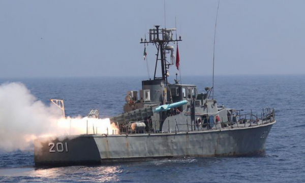 Irani hedh raketa me rreze të gjatë veprimi në Oqeanin Indian