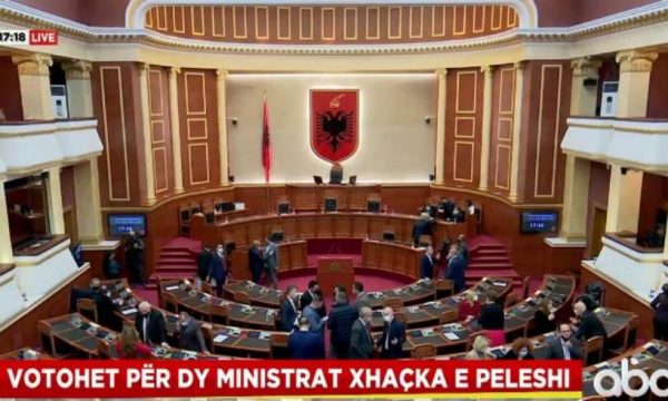 Kuvendi voton dy ministrat e rinj shqiptar