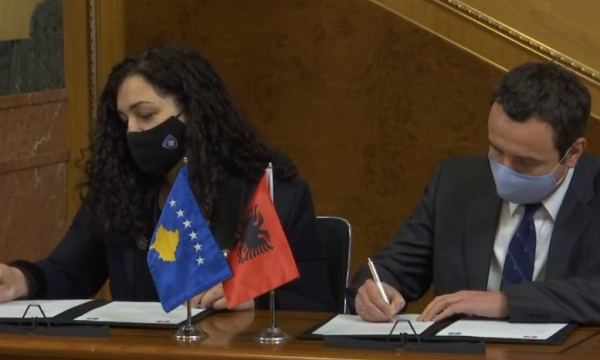 Albin Kurti dhe Vjosa Osmani garojnë bashkë në zgjedhje