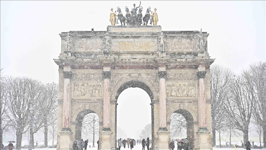 Parisi mbulohet nga bora