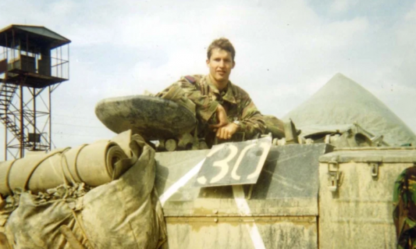 Ushtari anglez që i kushtoi këngë luftës në Kosovë