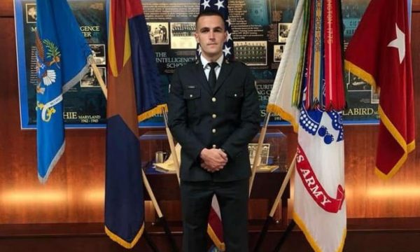 Djali i ish-luftëtarit të UÇK-së diplomon në Akademinë e Ushtrisë Amerikane