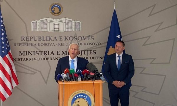 Clark bëhet këshilltar i ministrit Mehaj