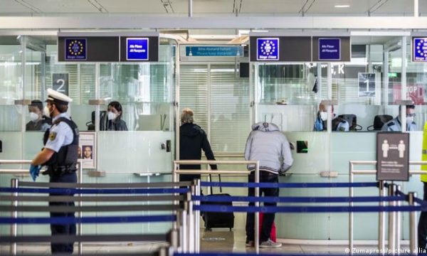 Omicron, Holanda në izolim të plotë