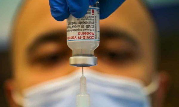 Greqia ‘ultimatum’ mjekëve: Afat deri më 31 mars për t’u vaksinuar ose shkarkoheni