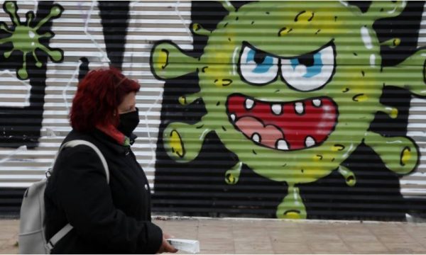 Studimi: Një 22 vjeçare e infektuar me HIV ka zhvilluar 21 mutacione të Covid-19