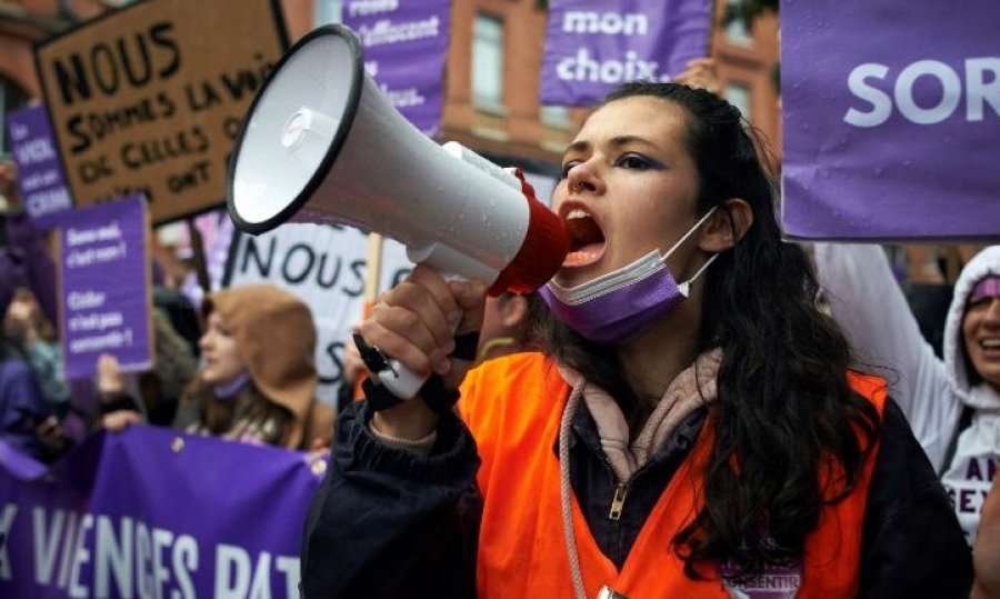 Tri gra u vranë nga burra brenda ditës së parë të vitit 2022 në Francë