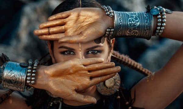 Gratë e fisit që nuk besojnë në martesë, kanë të dashur sa të duan dhe kur të duan