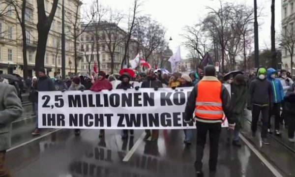 Austriakët kundërshtojnë ligjin për vaksinimin e detyruar