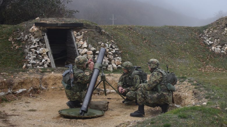 Ushtria serbe vazhdon me provokime, stërvitet përgjatë kufirit me Kosovën