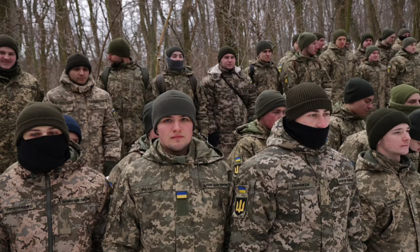 Ukraina angazhon mijëra të rinj civilë në ushtrime ushtarake