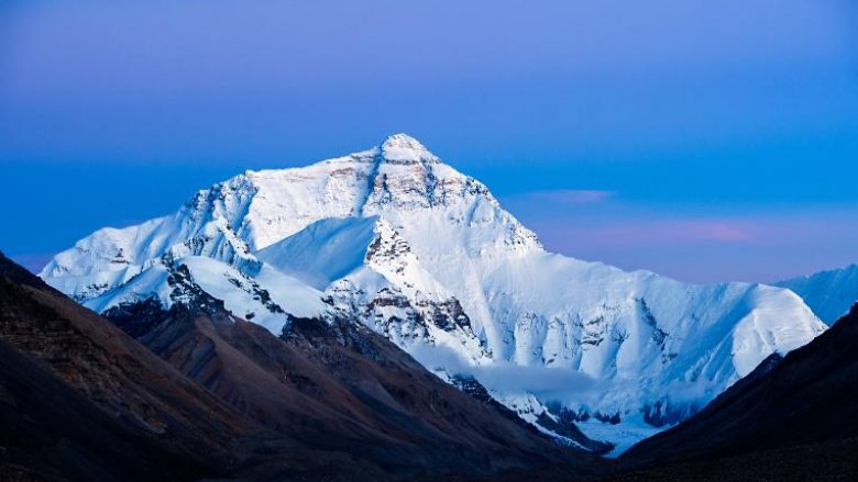 Akullit që iu deshën 20 shekuj për t’u formuar në malin Everest është shkrirë për rreth 25 vjet