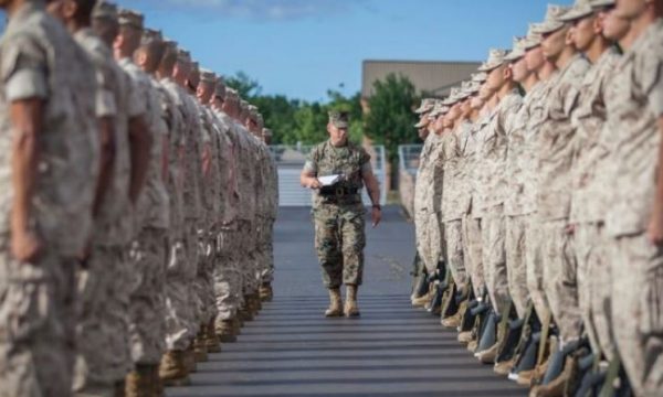 Pentagoni: Ushtarët amerikanë që nuk vaksinohen pushohen menjëherë