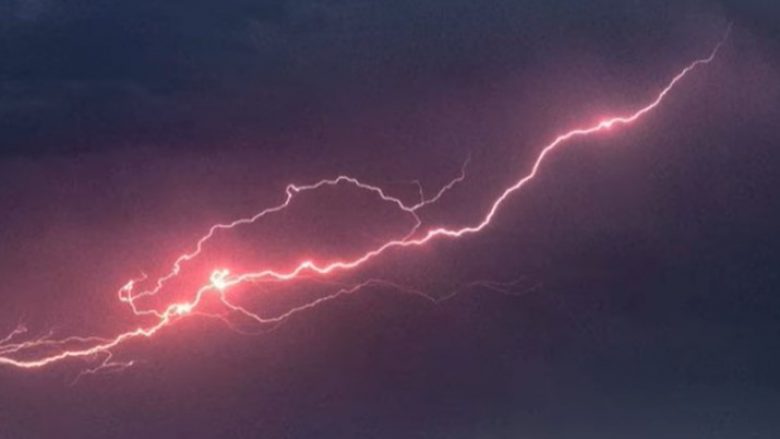 Rekord, rrufeja gati 800 kilometra e gjatë përshkoi tre shtete të SHBA-së