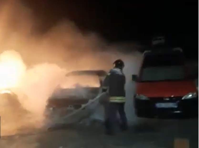 Digjen qëllimisht 4 makina në Shkodër