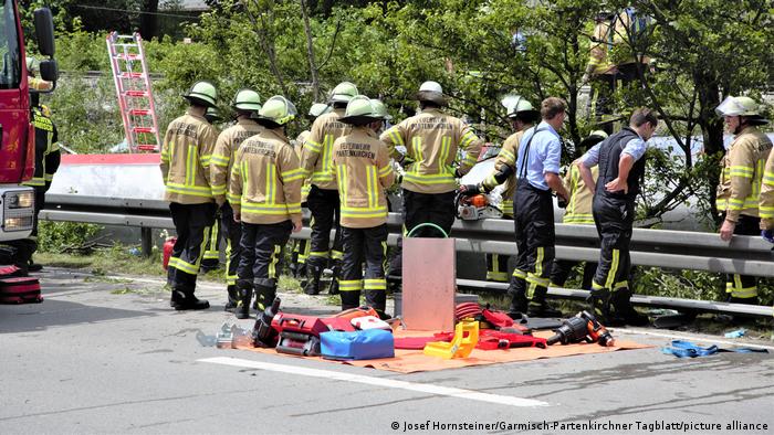 Treni del nga shinat/ Aksident hekurudhor në Gjermani, viktima dhe dhjetëra të plagosur