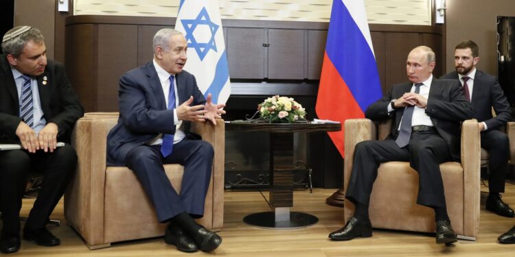Netanyahu bisedë telefonike me Putinin, kritikon Rusinë për qëndrimin e saj për Gazën dhe lidhjet me Iranin