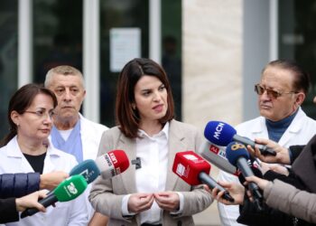 Masat për ndërrimin e viteve/ Ministrja Koçiu: Afro 2 mijë punonjës të shëndetësisë në gatishmëri të qytetarëve