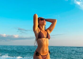 Këngëtarja shqiptare vjen me poza të nxehta, vë në pah format bombastike