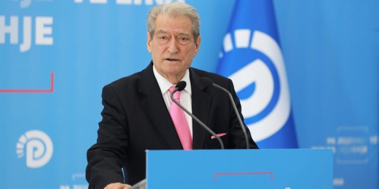 Gjykata shtyu seancën, GJKKO: Avokatët e Berishës nuk kanë kërkuar përjashtimin e Irena Gjokës