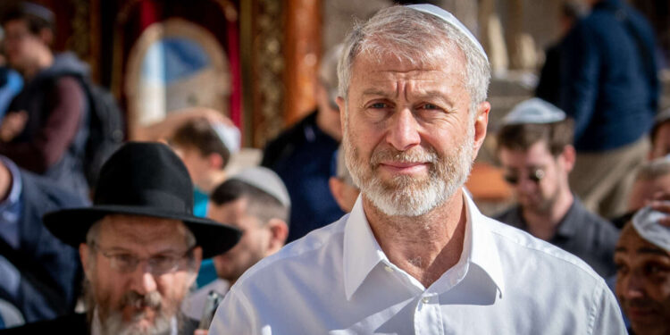 Miliarderi rus Abramovich humb betejën ligjore kundër sanksioneve të BE-së