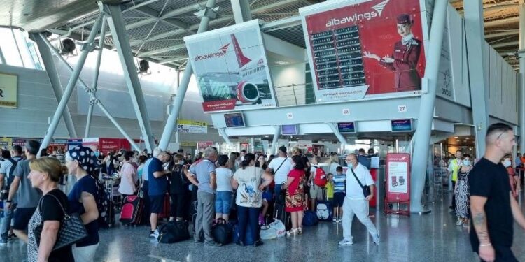 Rreth 6.7 milionë udhëtarë në Rinas! “Nënë Tereza” ndër pesë aeroportet me rritjen më madhe të trafikut të pasagjerëve
