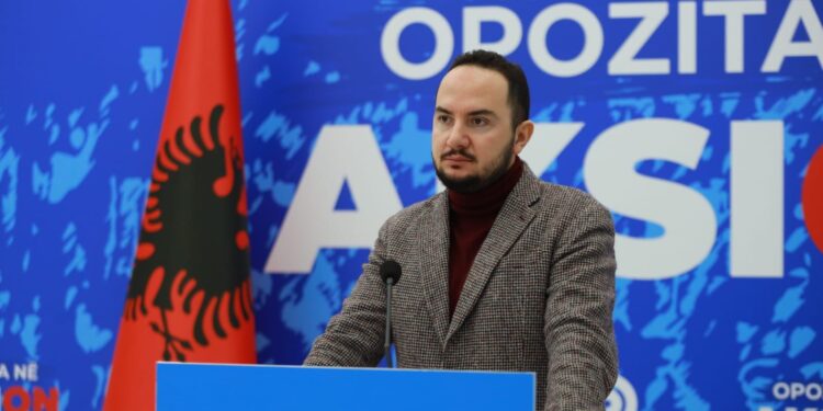 “Goditja ndaj Berishës ka për qëllim të instalojë një sistem një partiak”- Salianji: Ka ardhur momenti që të hedhim pas krahëve çdo problem të brendshëm dhe të bëjmë hapa…