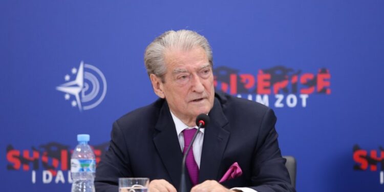 “Nuk komentoj deklaratat e një personi non grata”, Berisha i përgjigjet Wisner: Të dalë një dokument për mua dhe unë bëj…