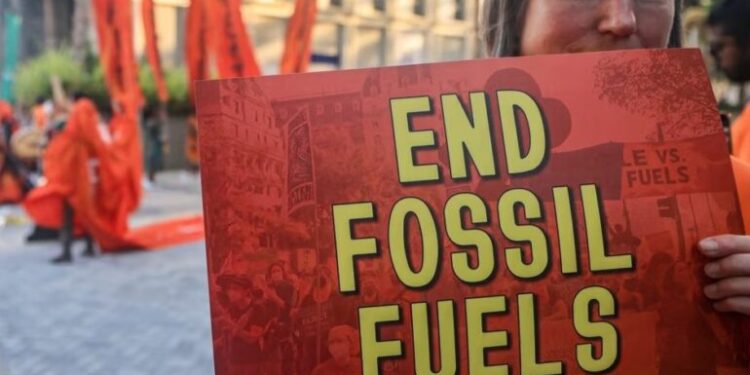 Samiti i klimës COP28, VOA: Akuza ndaj organizatorëve për mbështetje për karburantet fosile