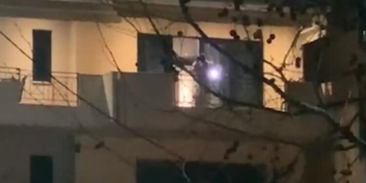 Qëlluan me snajper të riun në Vlorë, autorët dogjën BMW-në dhe…