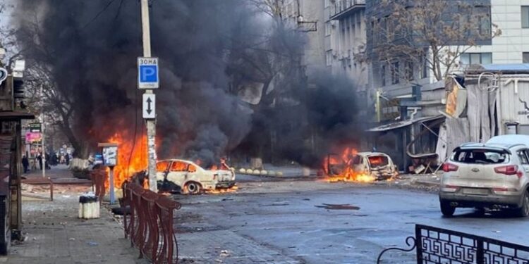 Rusia ‘braktis’ frontin, sulmet ndaj Kievit tashmë janë në nivel kibernetik