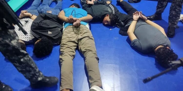 E pazakontë! Sulmojnë studion televizive në Ekuador, në pranga 13 persona