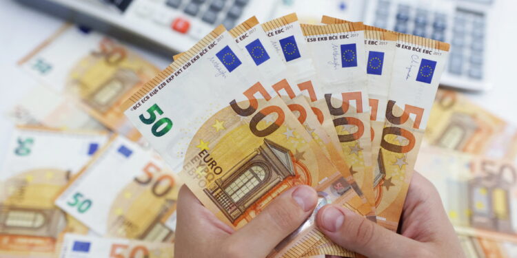 Rimëkëmbet euro/ Java e parë e janarit nis me rritje për valutat e huaja
