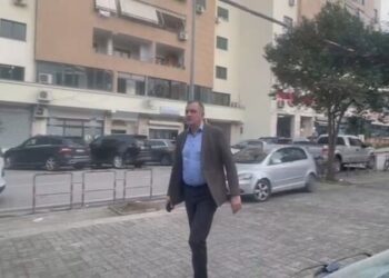 Nën hetim për fshehje pasurie, Ilir Beqaj paraqitet në SPAK: Kam kërkuar kthimin e laptopit. Pranon njohjen me zyrtarët e kontrolluar nga prokurorët