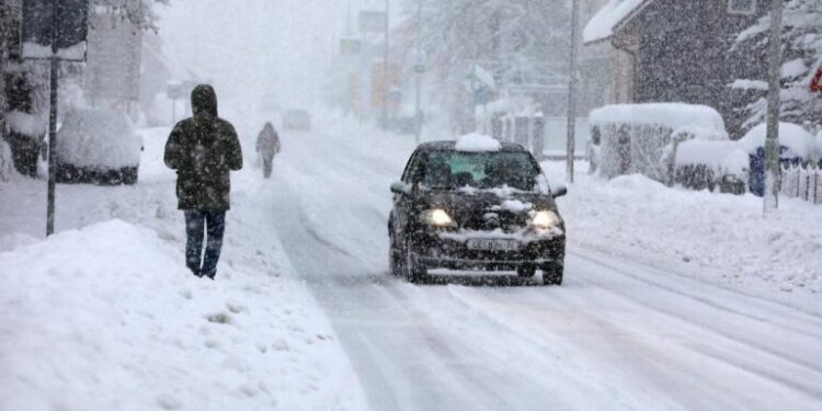 Moti ekstrem prek Kroacinë, reshje dëbore dhe erëra me shpejtësi 170 km/h përfshijnë vendin