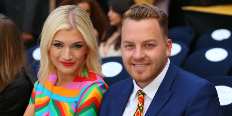 Sa të dashuruar! Ledion uron partneren e tij për ditëlindje