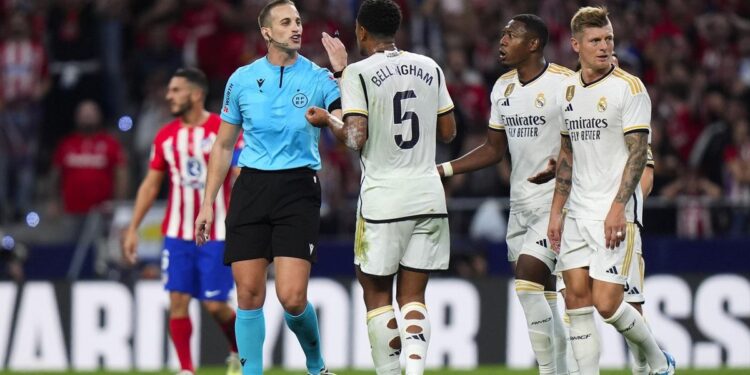 Derbi i Superkupës së Spanjës nis me polemika për gjyqtarin. Reali akuza Rohas për humbjen ndaj Atletikos