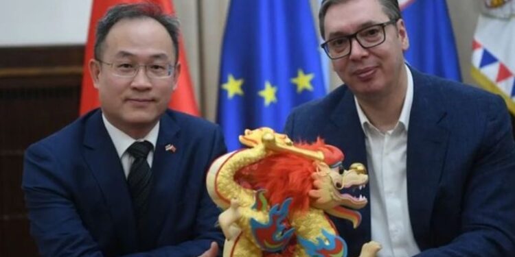 Ambasadori kinez për përshkallëzimin e mundshëm të situatës në veri të Kosovës: Kina dhe Serbia janë miq shumë të mirë