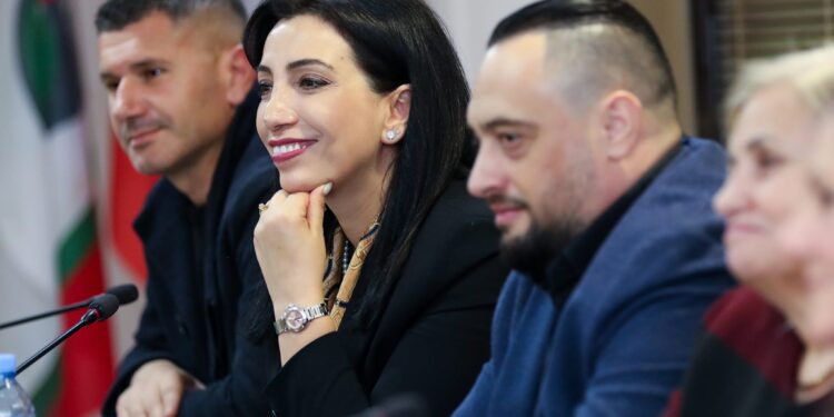 PS në proces riorganizimi/ Kushi: 70% e administratës në Shijak janë gra dhe vajza