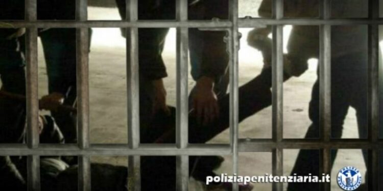 Sherr brutal në burgun italian, të dënuarit shqiptarë përleshen me nigerianët dhe gardianët, pesë të plagosur