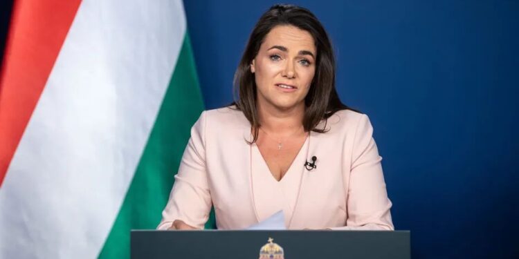 Miratoi faljen e të dënuarit për abuzim me fëmijët, Presidentja e Hungarisë jep dorëheqjen pas protestave