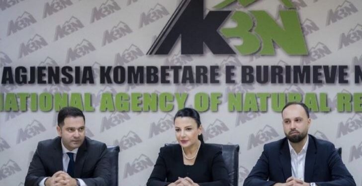 Punonjësit pa paga prej muajsh, AKBN “bunker”, asnjë reagim se pse i ka arkat bosh dhe se kur do të jepen rrogat