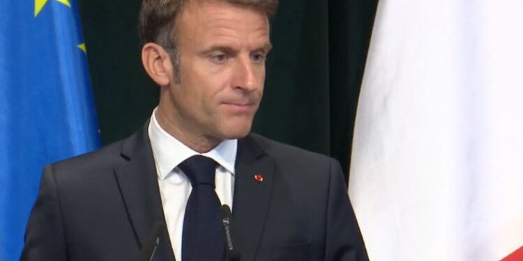 Bie niveli i lindshmërisë, Macron merr hapin e papritur, planifikon testim të detyrueshëm fertiliteti