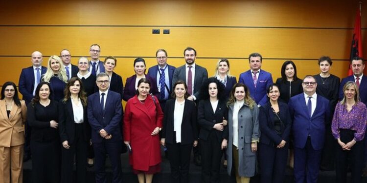 Shefja e re e ONM-së, takim me organet e Vetting-ut: Me rëndësi, përmbyllja e procesit