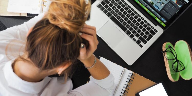 Mungesa e përqendrimit, normalitet apo një sëmundje e re mendore?