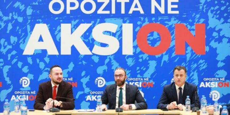 Grupi i Bardhit dhe i Berishës bëhen bashkë në selinë e Rithemelimit, zbardhen emrat e të pranishmëve në mbledhje, ja kush mungon